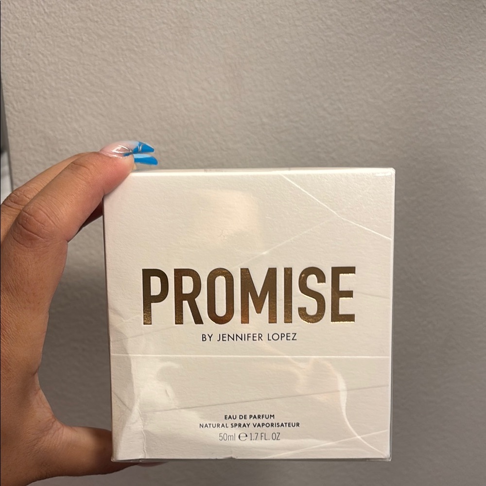 Jennifer Lopez Promise Eau de Parfum in White and Gold